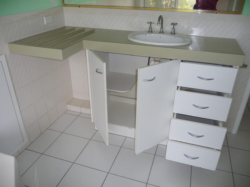 Glenview bathroom before renovation